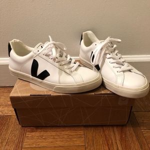 *New* Veja Esplar Leather Sneaker (Black & White)